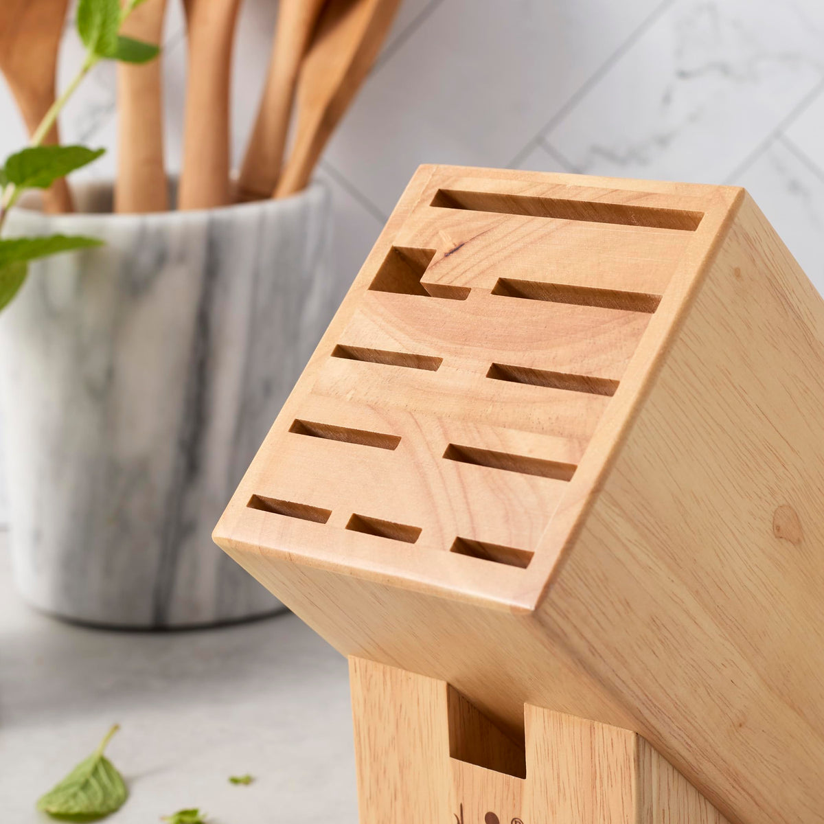 ZWILLING J.A. Henckels 11-slot design supports knife organization