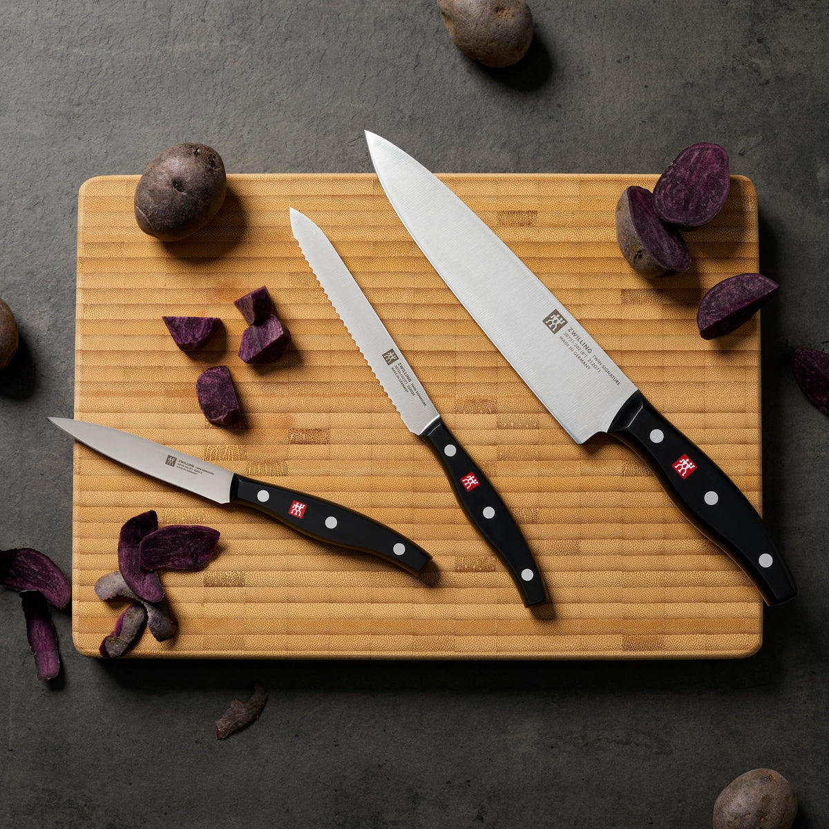 ZWILLING Twin Signature 6-inch utility knife for versatile kitchen tasks.
